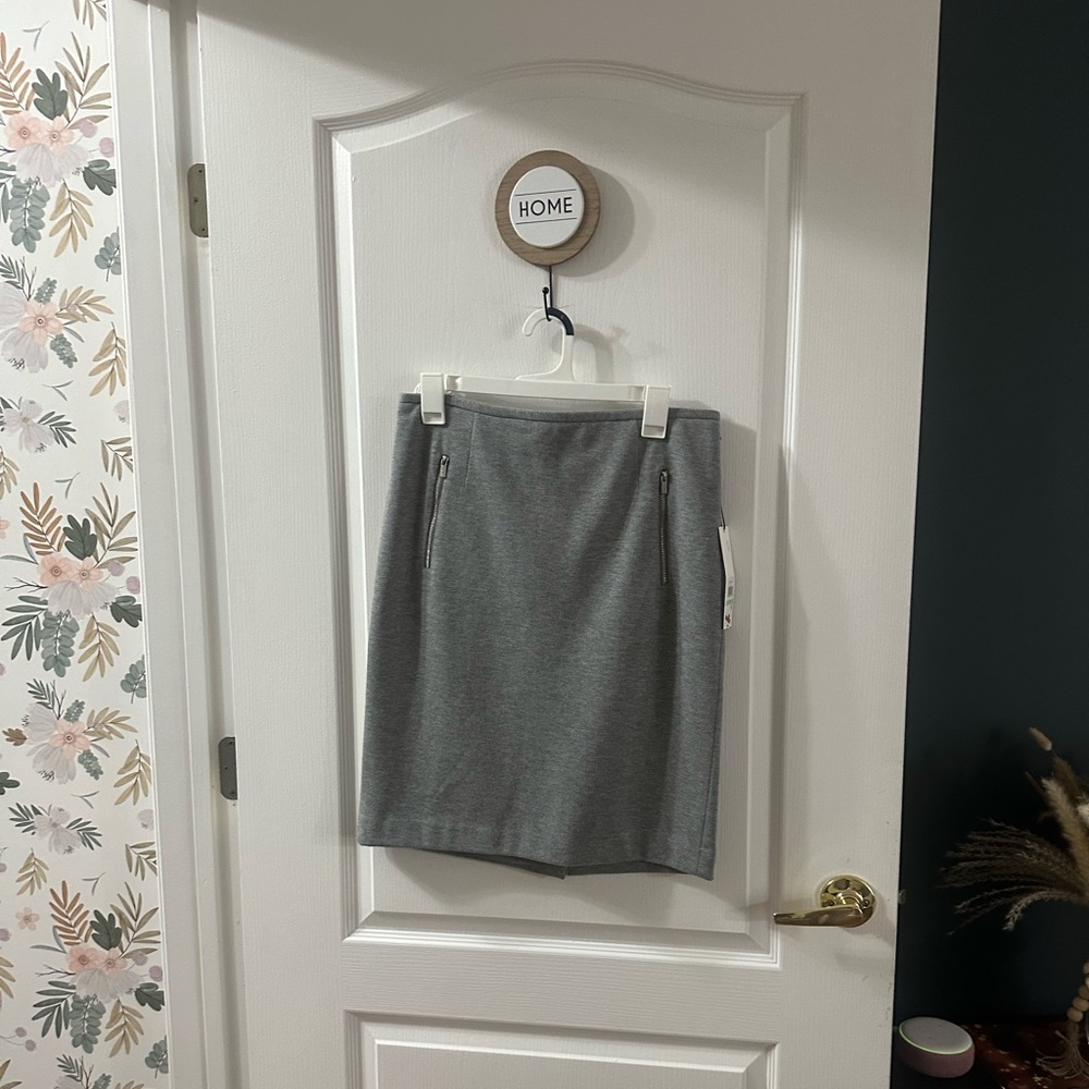 Elegant and classy pencil skirt